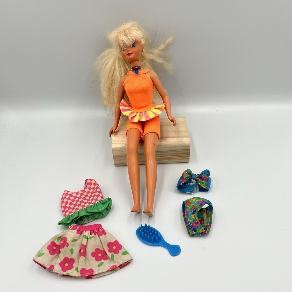 Vintage‎ 1992 Mattel Barbie "Glitter Beach Skipper" #4920 With 2 Outfits As Is